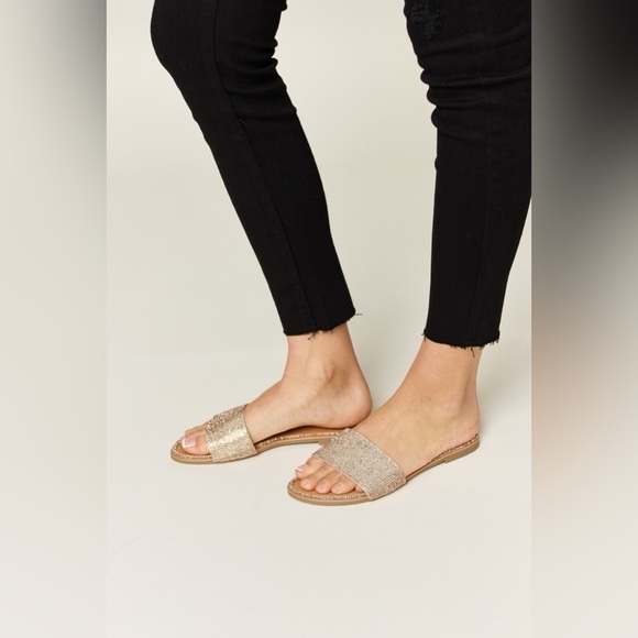 WILD DIVA Rhinestone Open Toe Flat Sandals - Picture 3 of 6